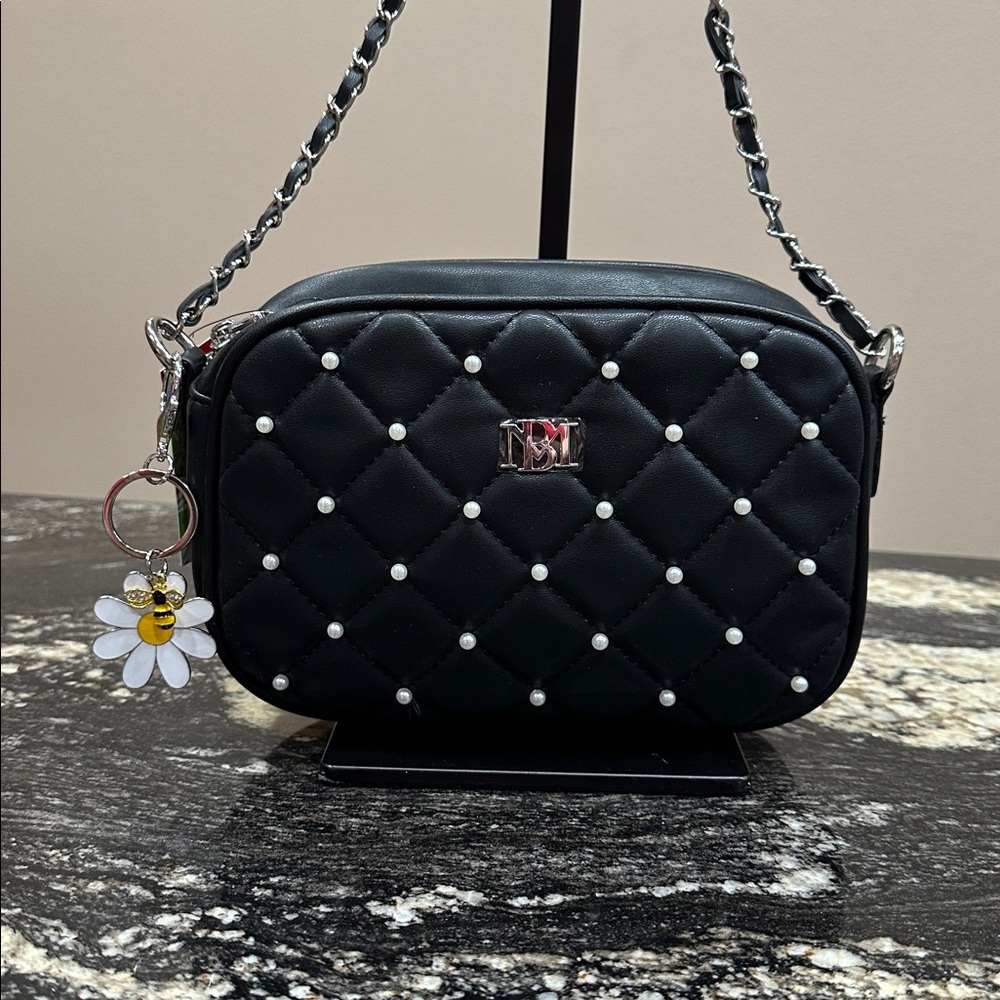 Badgley Mischka Diamond Quilted Camera Bag - Picture 2 of 8